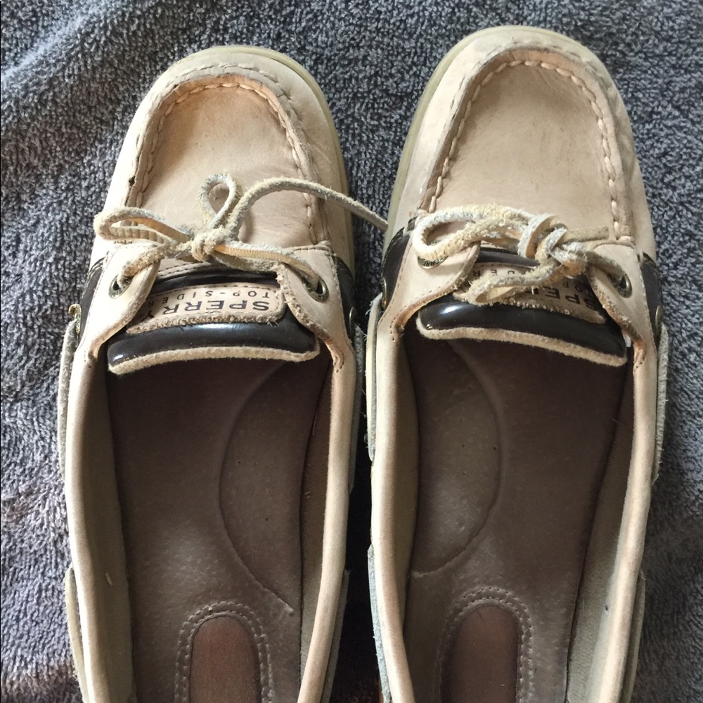 Woman sperrys